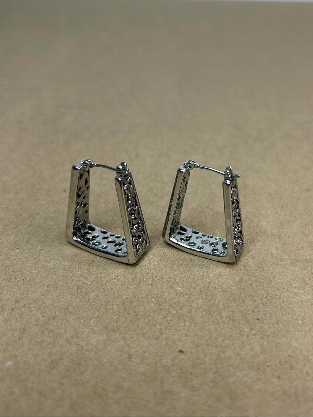 5 for $25π₯Silver Toned Trapeze Hoopβ Earrings